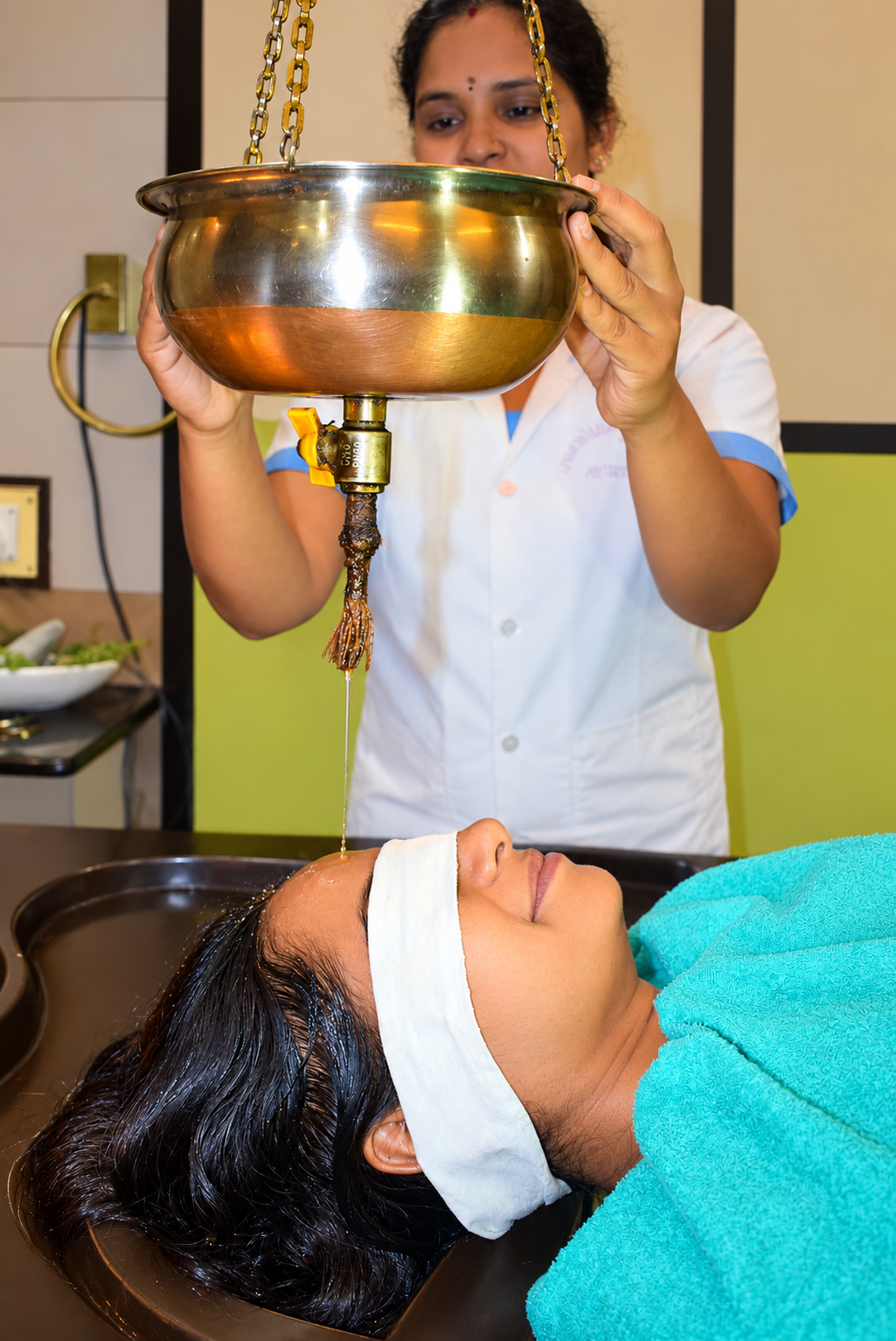 Shirodhara treatment